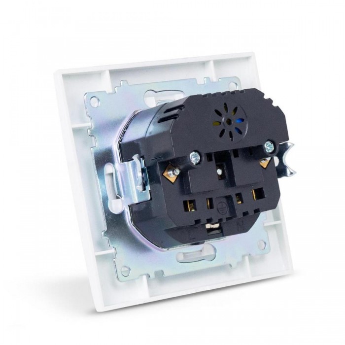 Entac Arnold Recessed wall socket earthed + 2 USB 2.1A (total) White Entac Arnold Recessed wall socket earthed + 2 USB 2.1A (total) White