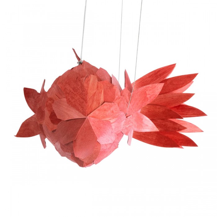 GloboStar® GOURAMI 02361 Μοντέρνο Κρεμαστό Φωτιστικό Φιγούρα Μονόφωτο 1 x E27 IP20 Κόκκινο Ξύλο - Μ100 x Π72 x Υ36cm