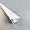 VK/26/AL/W/2 - Προφίλ αλουμινίου για LED ταινίες,  IP65. Προφίλ αλουμινίου 2m με λευκό καπάκι & στοπ σιλικόνηs. 2.000x25(17.5)x12.9mm