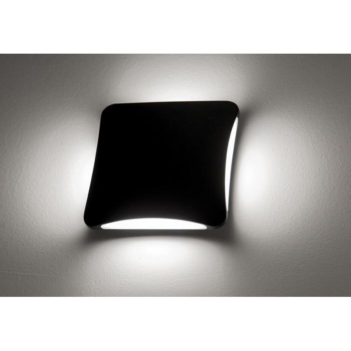 VK/02076/B/W - Φωτιστικό Led τοίχου, 220-240V, 14W, 3000K, 484lm, 4x60°, CRI>80, IP54, 16x16x4.5xm, μαύρο VK/02076/B/W - Φωτιστικό Led τοίχου, 220-240V, 14W, 3000K, 484lm, 4x60°, CRI>80, IP54, 16x16x4.5xm, μαύρο